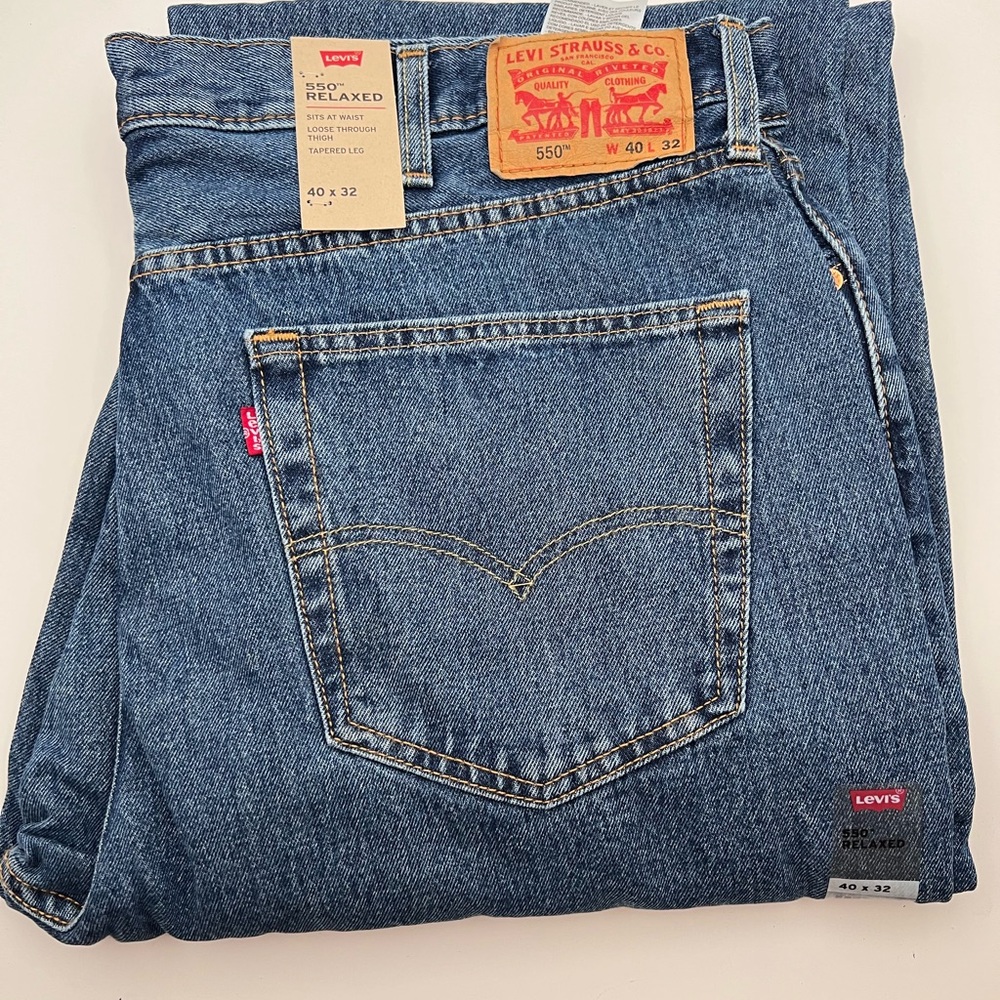 Men’s Levi’s 550 Relaxed Fit Jeans Medium Blue Stone Wash 40x32, NEW